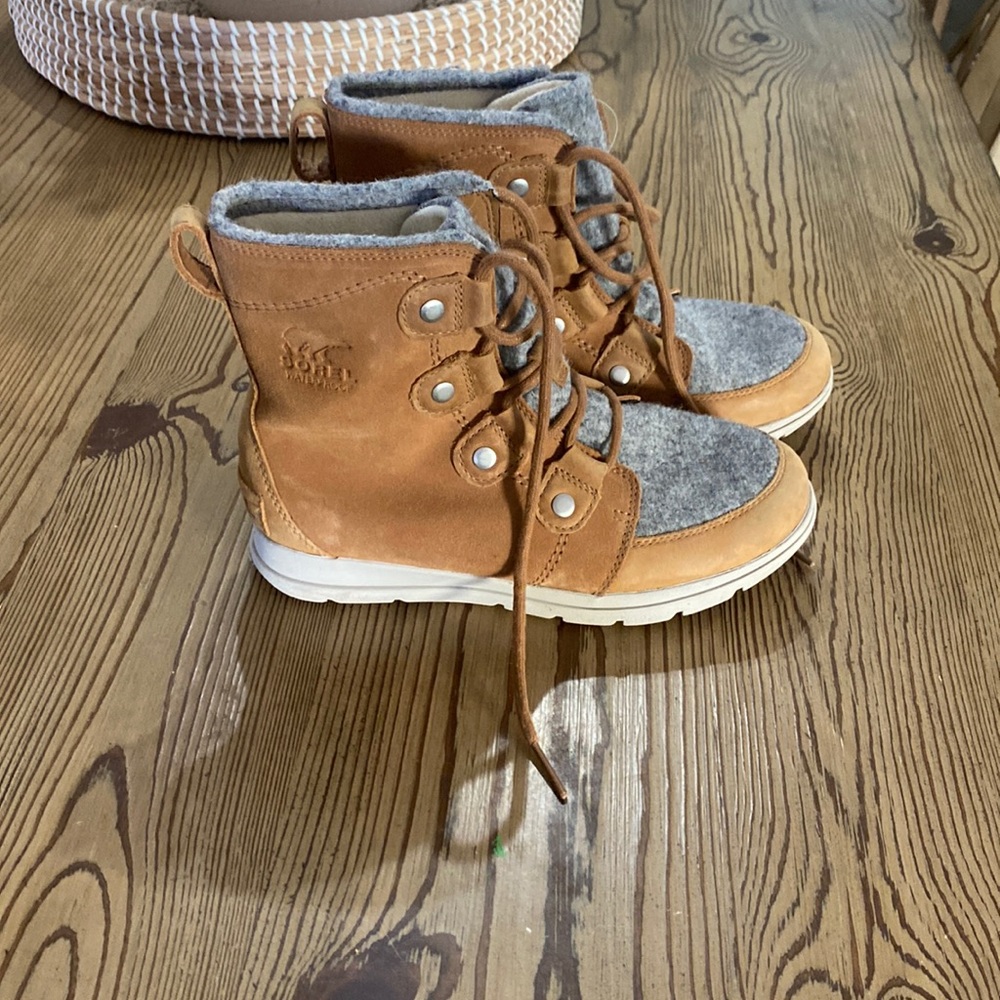 Sorel boots gently used